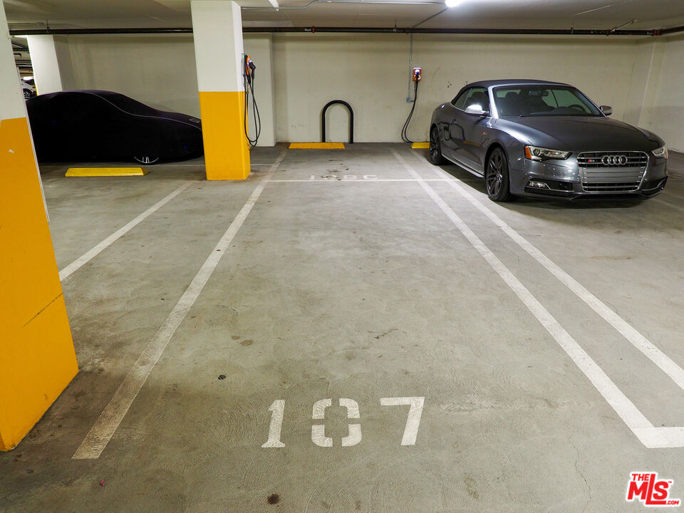 13700 Marina Pointe Dr Unit: 619