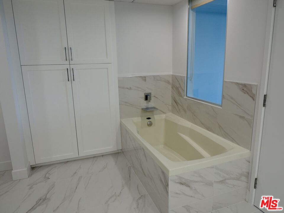 13700 Marina Pointe Dr Unit: 619