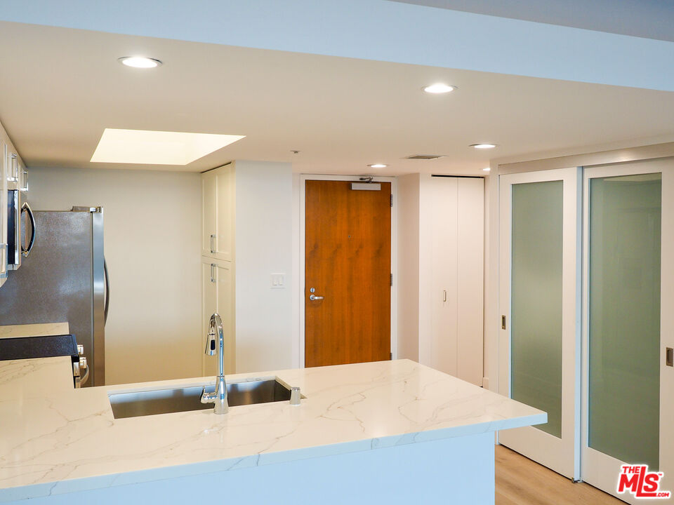 13700 Marina Pointe Dr Unit: 619