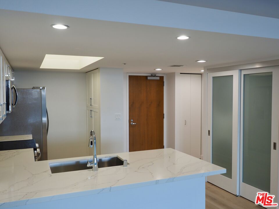 13700 Marina Pointe Dr Unit: 619