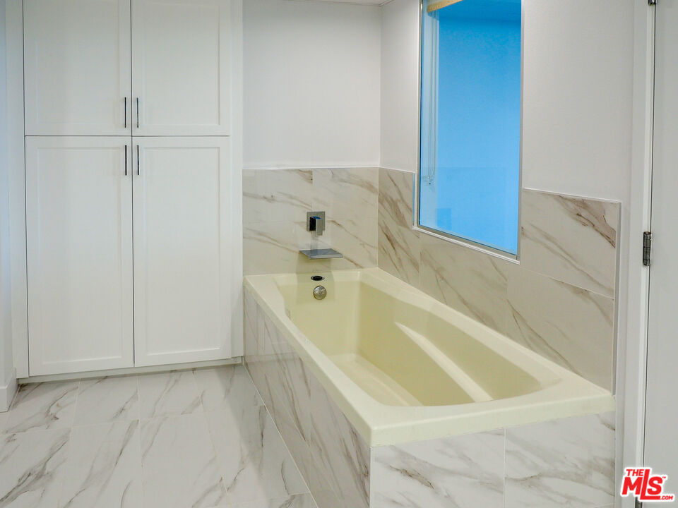 13700 Marina Pointe Dr Unit: 619