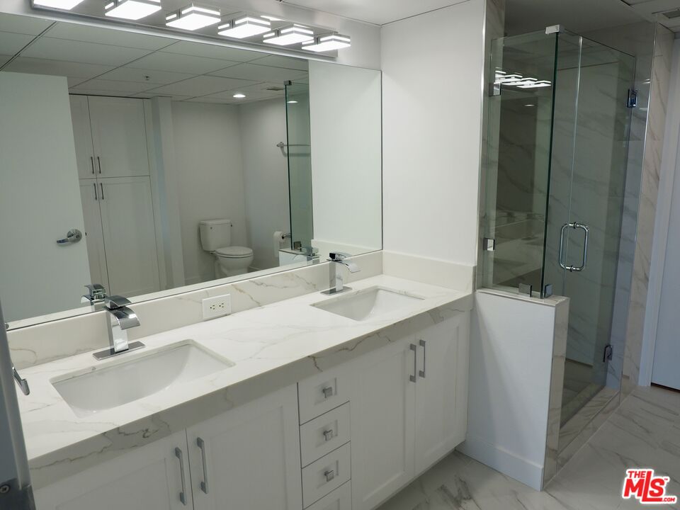 13700 Marina Pointe Dr Unit: 619