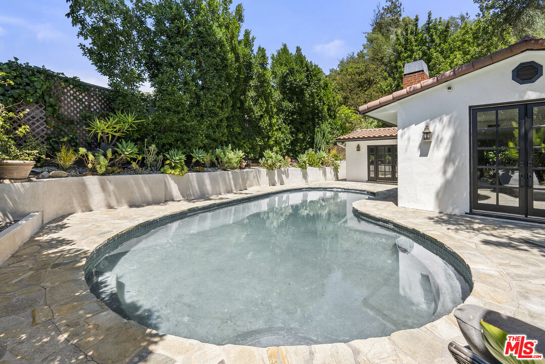9559 Sherwood Forest Ln