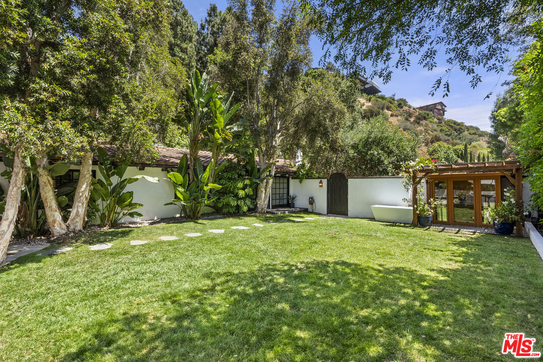 9559 Sherwood Forest Ln