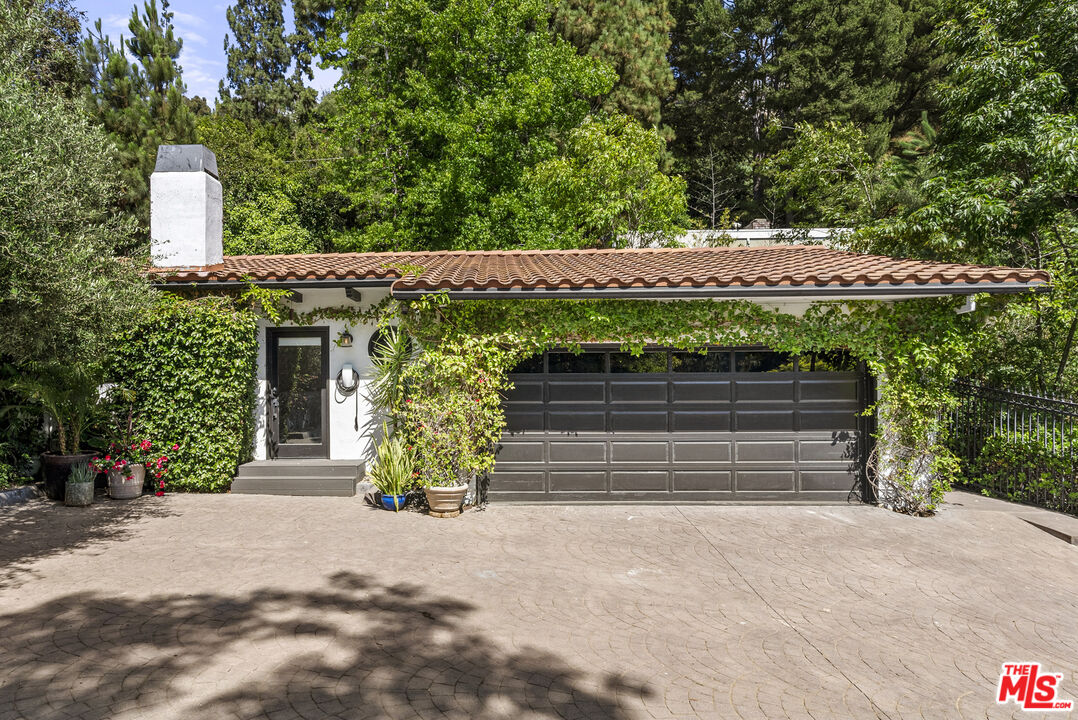 9559 Sherwood Forest Ln