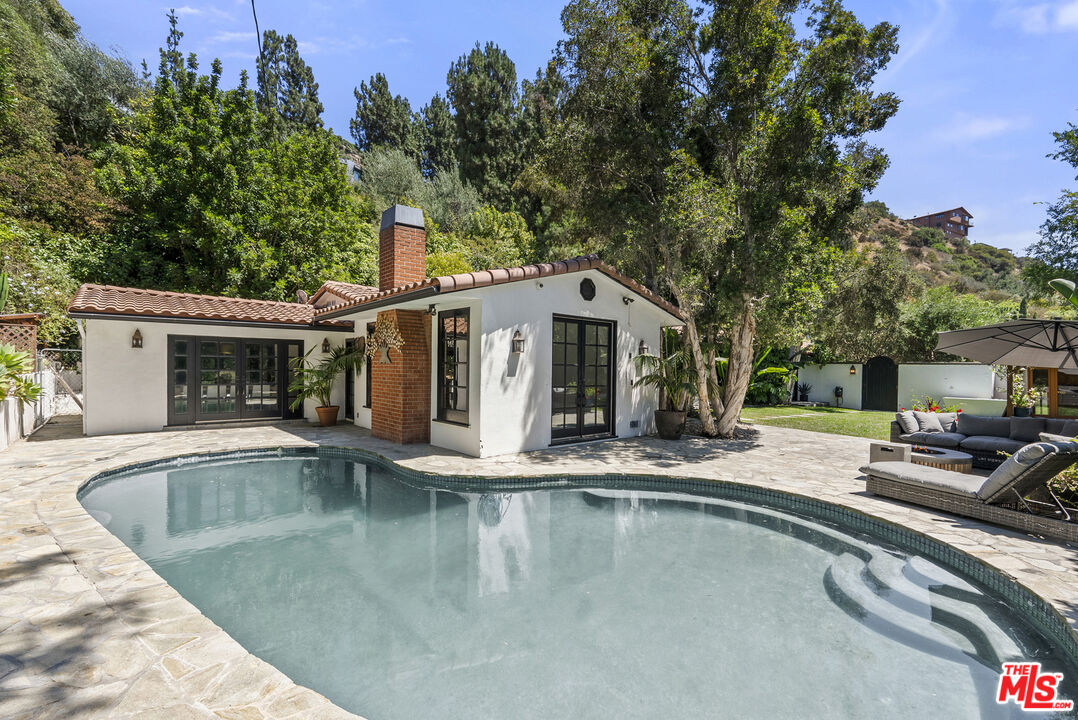 9559 Sherwood Forest Ln