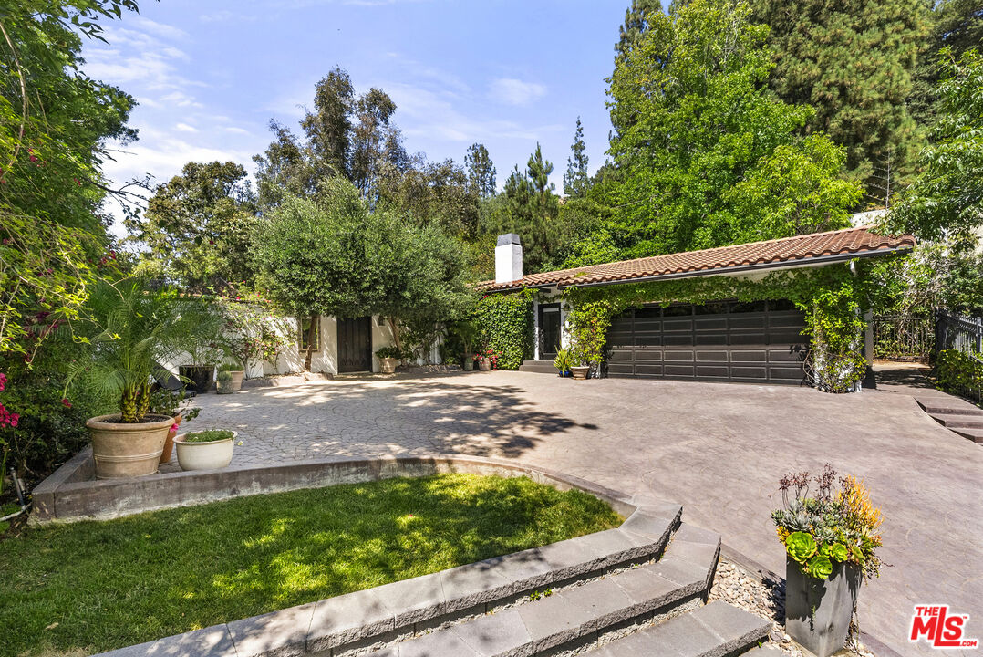 9559 Sherwood Forest Ln