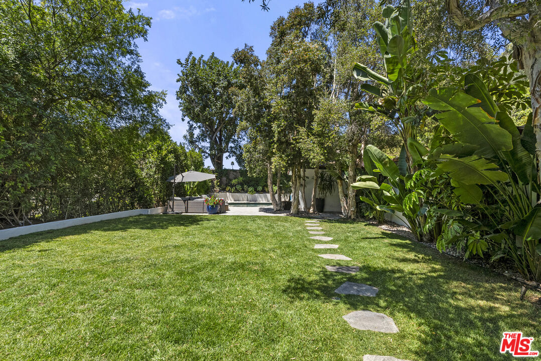 9559 Sherwood Forest Ln