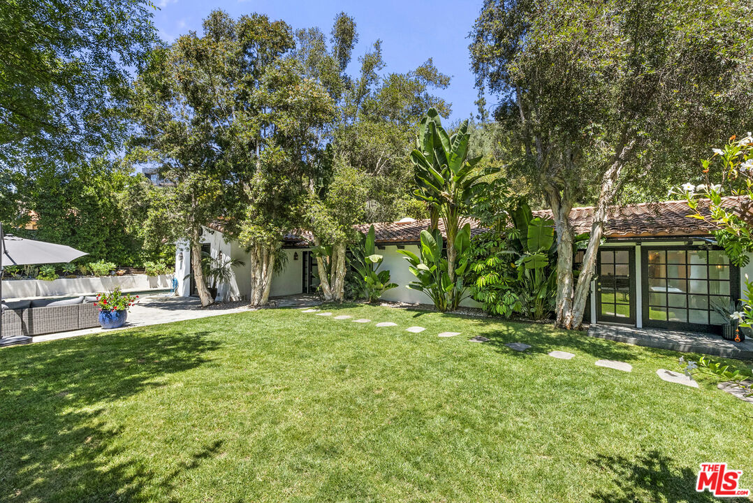9559 Sherwood Forest Ln