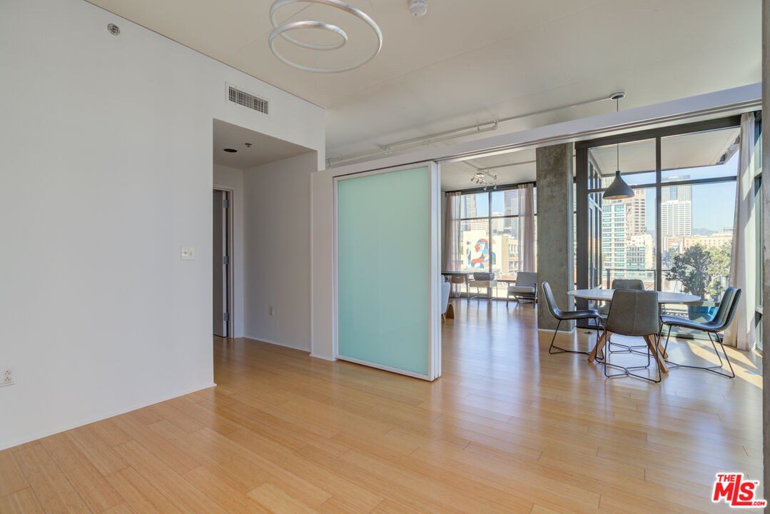 1111 S Grand Ave Unit: 711