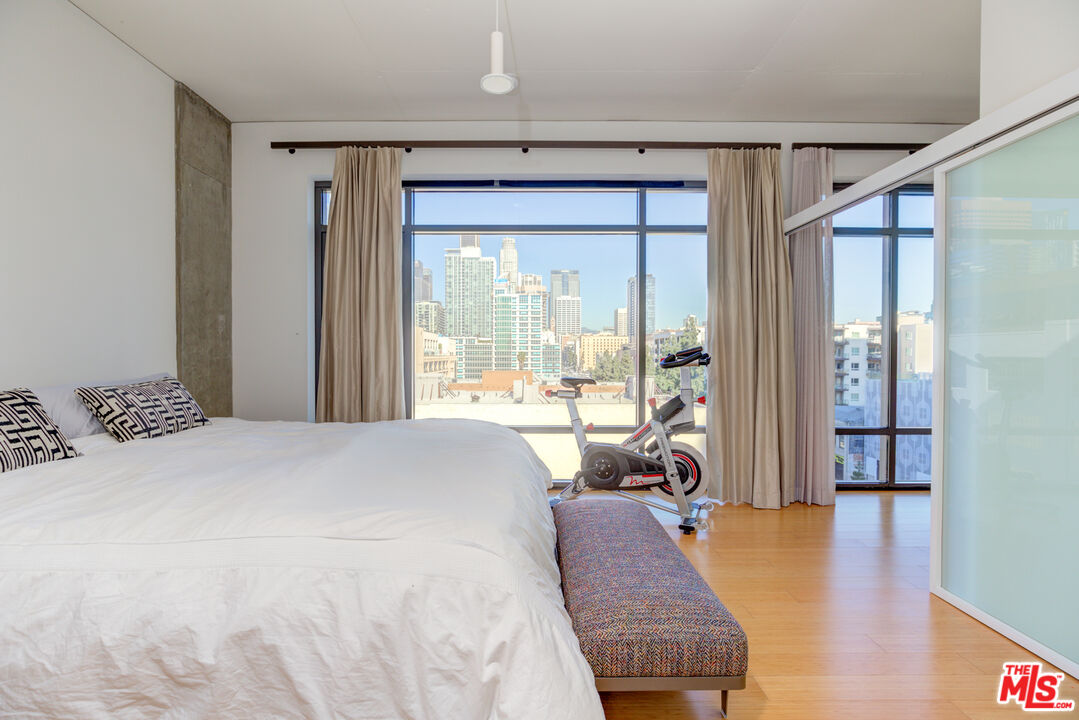 1111 S Grand Ave Unit: 711