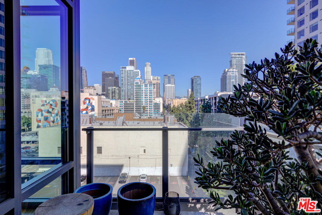 1111 S Grand Ave Unit: 711