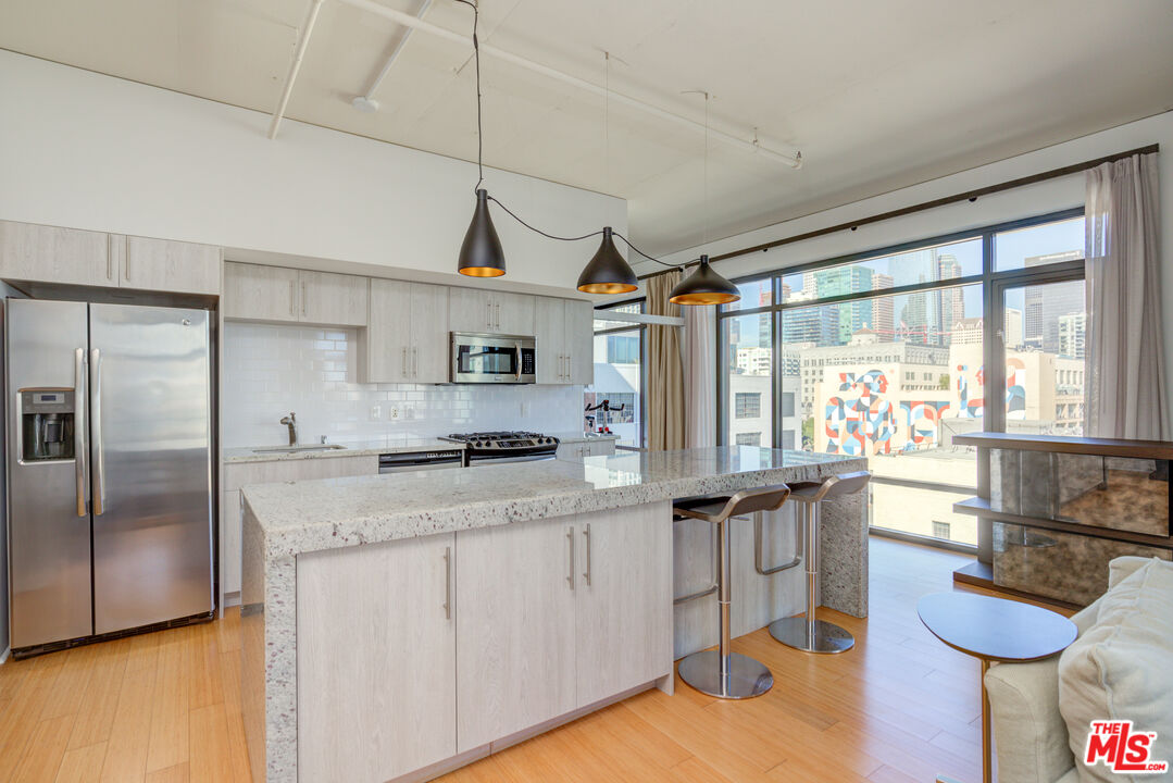 1111 S Grand Ave Unit: 711