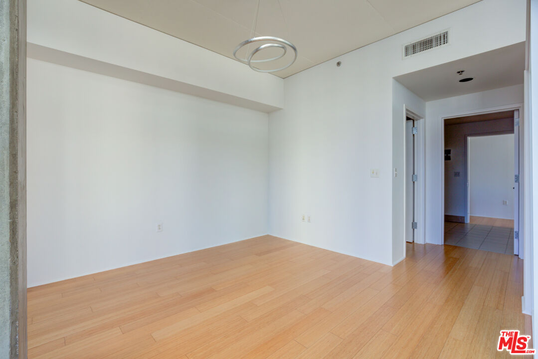 1111 S Grand Ave Unit: 711