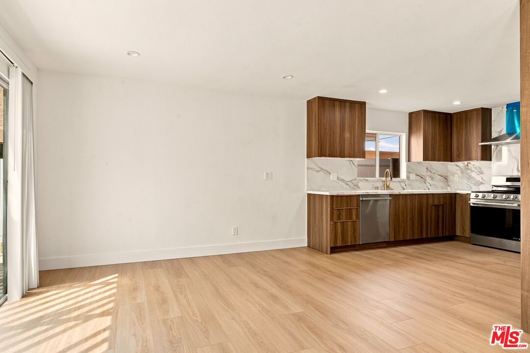 2214 Dufour Ave Unit: B