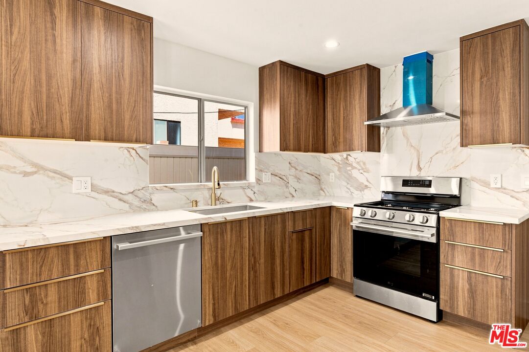 2214 Dufour Ave Unit: B