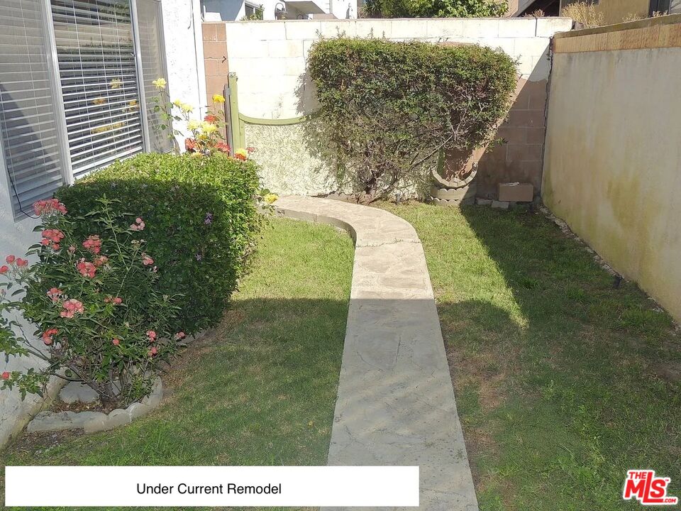 2214 Dufour Ave Unit: B