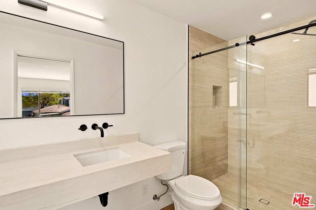2214 Dufour Ave Unit: B