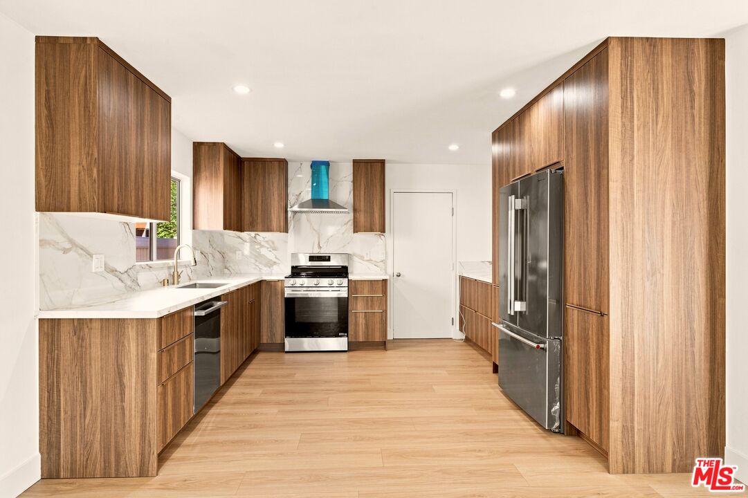 2214 Dufour Ave Unit: B