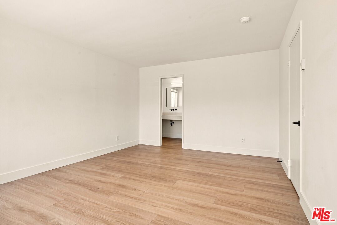 2214 Dufour Ave Unit: B