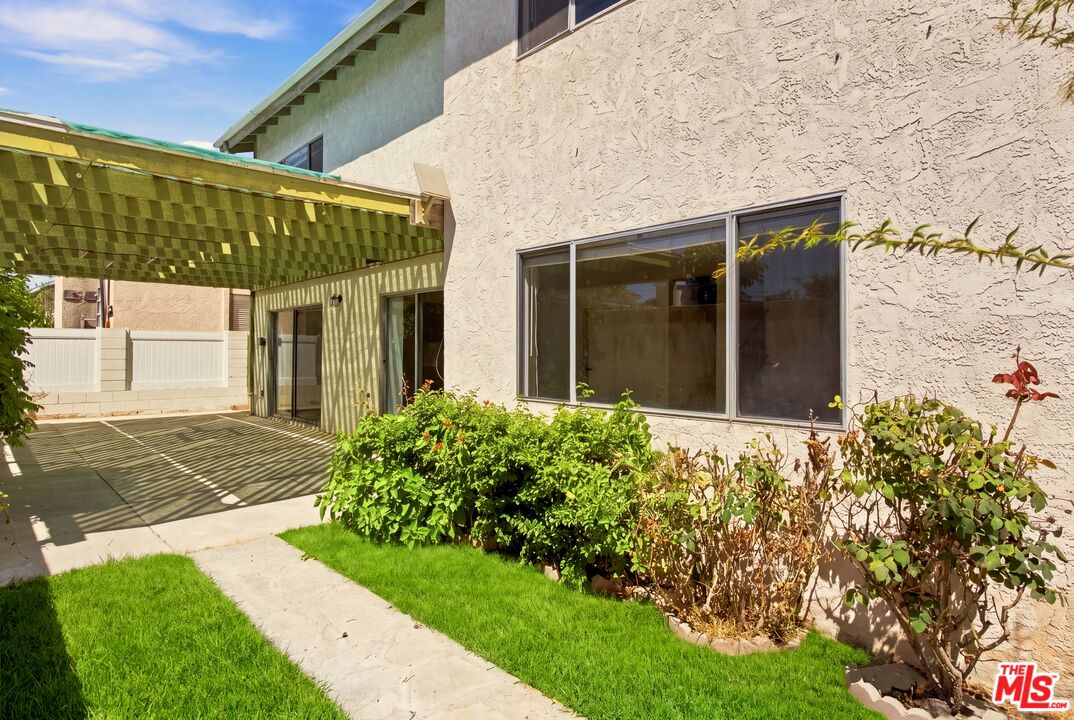 2214 Dufour Ave Unit: B