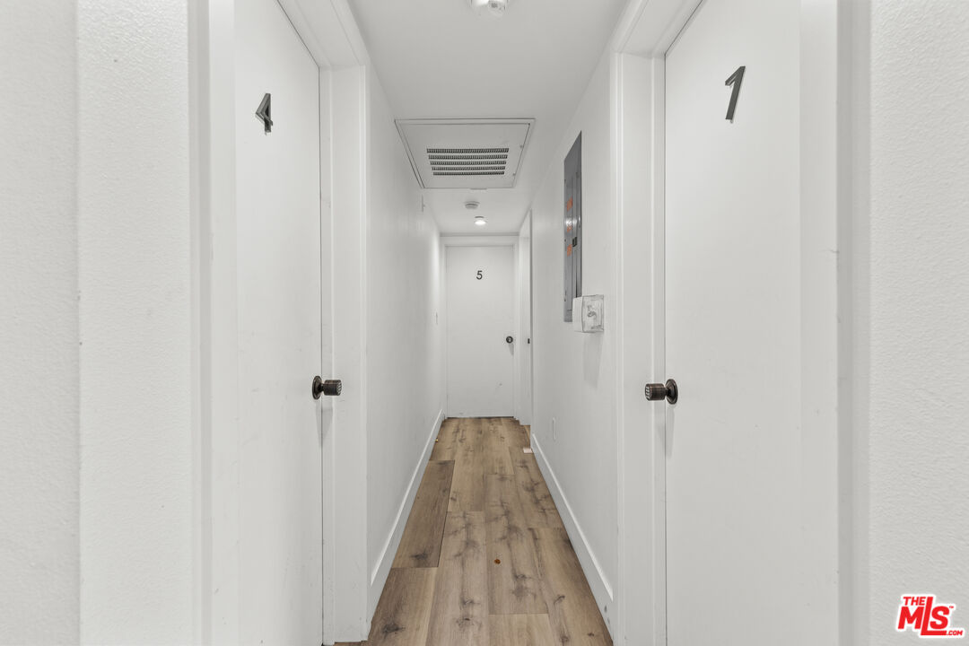 1110 W 40th Pl