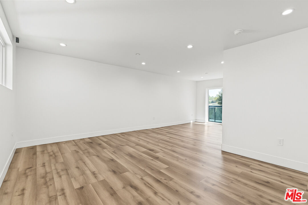 1110 W 40th Pl