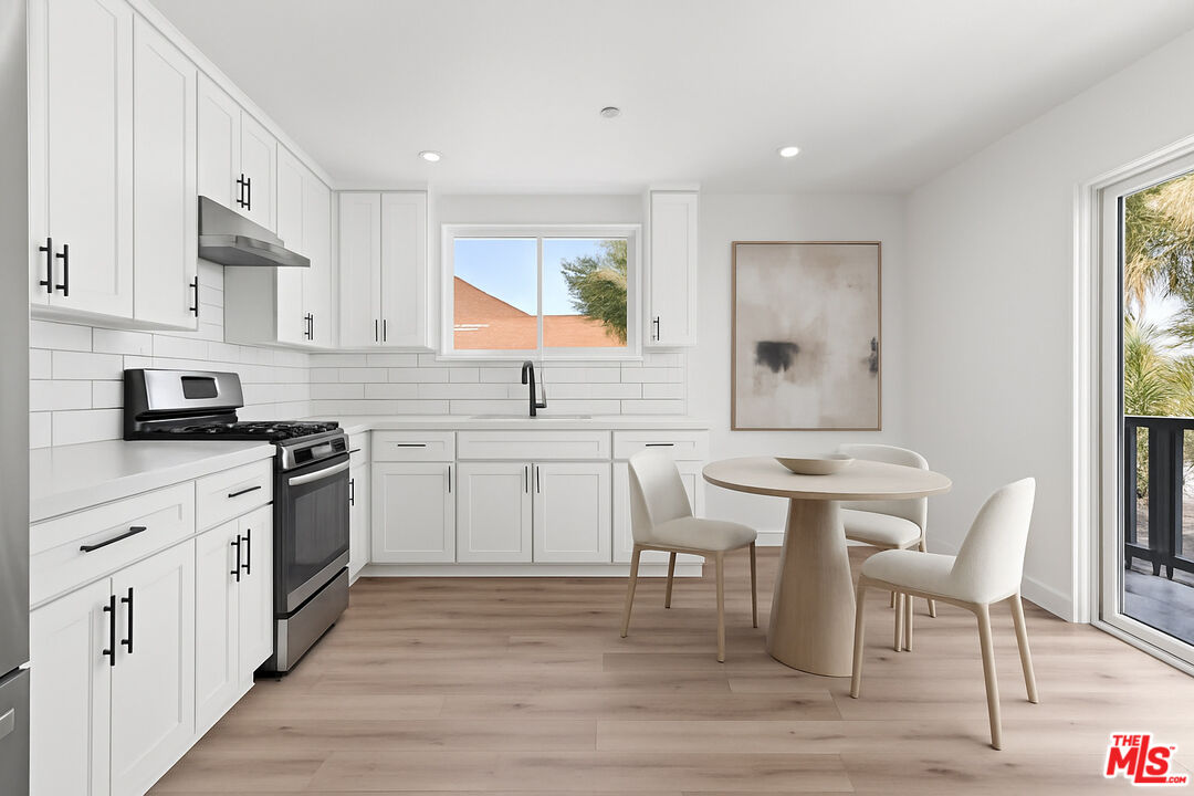 1110 W 40th Pl