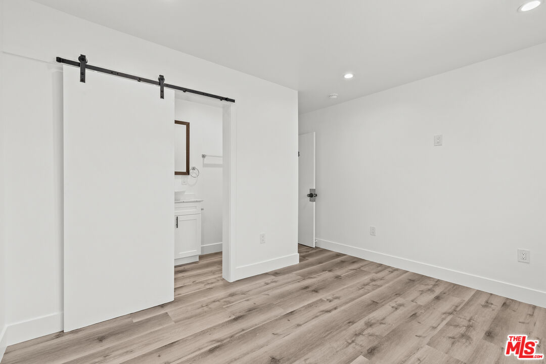 1110 W 40th Pl