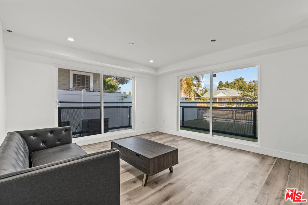 1110 W 40th Pl