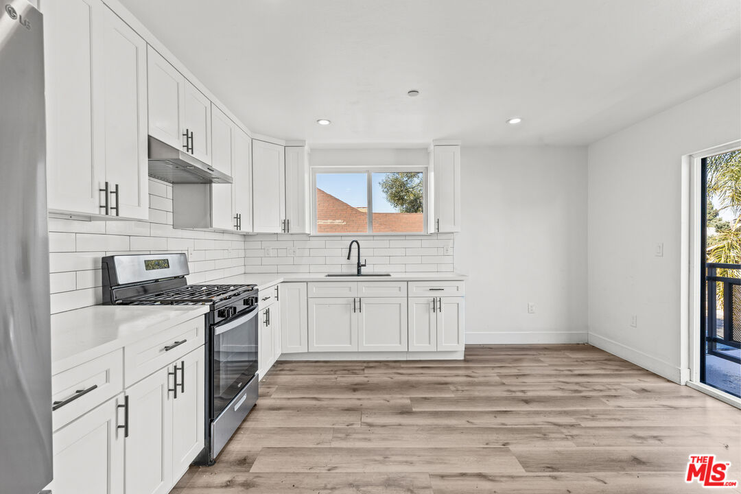 1110 W 40th Pl