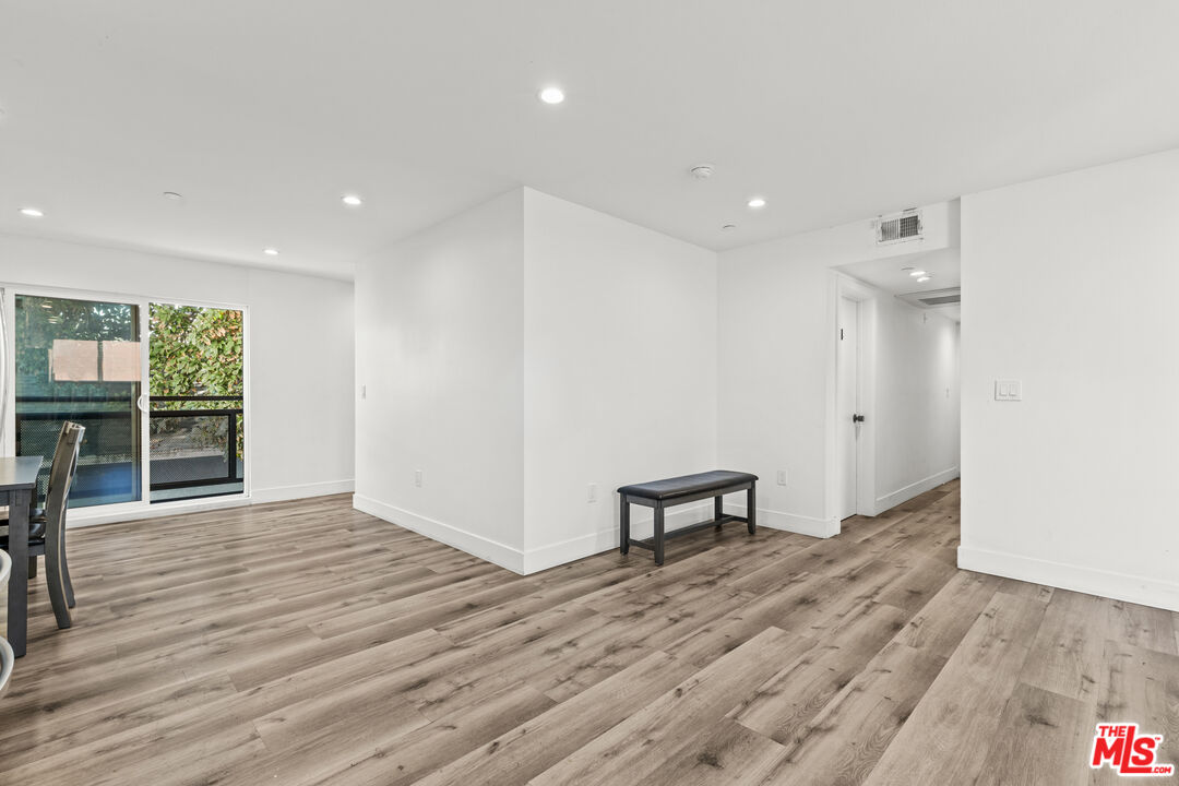1110 W 40th Pl