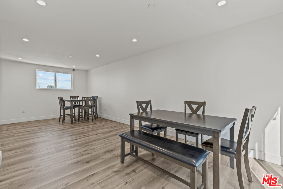 1110 W 40th Pl