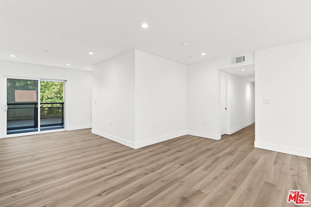 1110 W 40th Pl