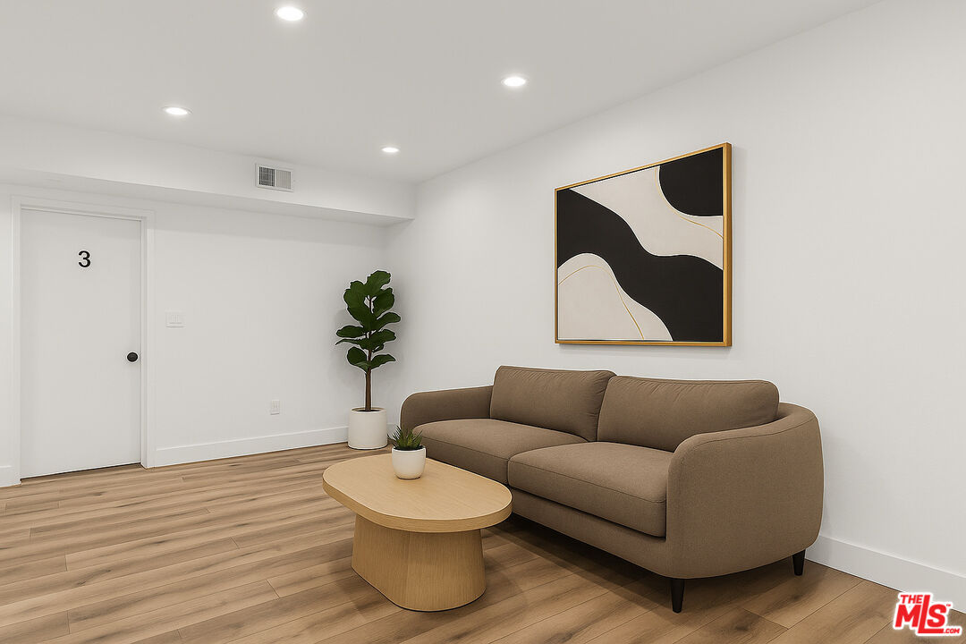 1110 W 40th Pl