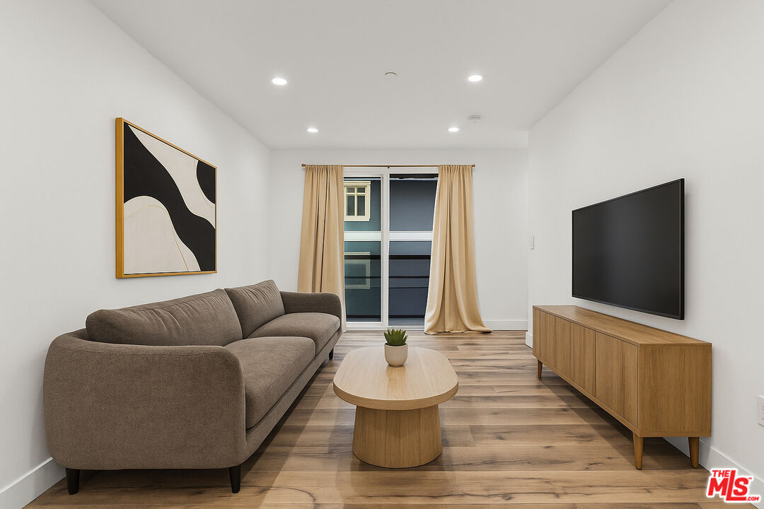 1110 W 40th Pl