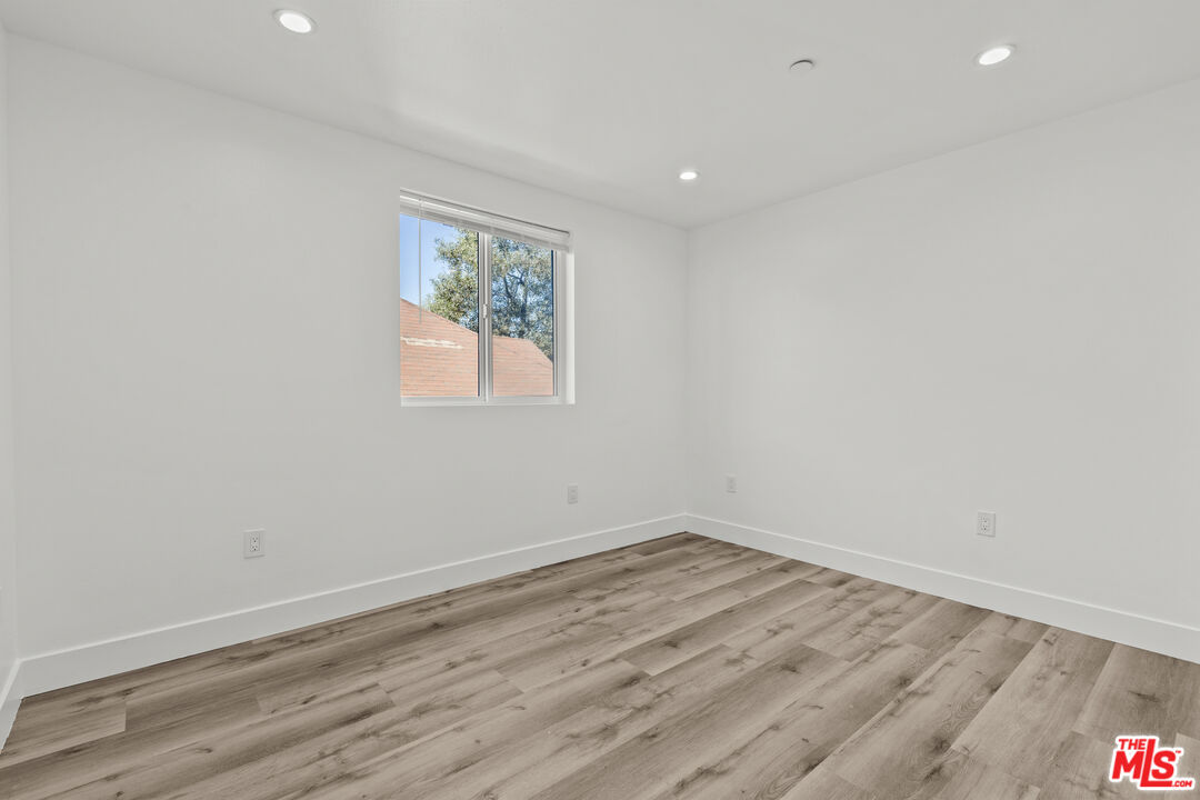 1110 W 40th Pl