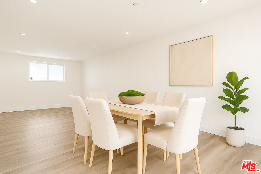 1110 W 40th Pl