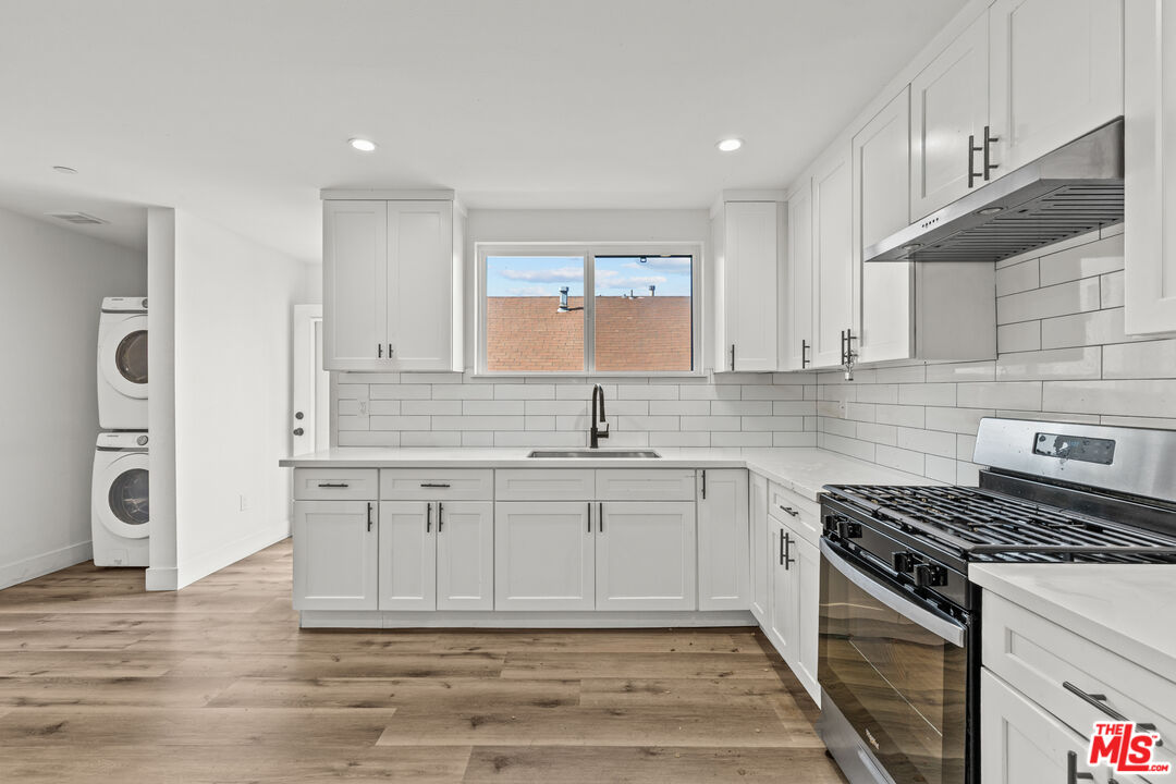 1110 W 40th Pl