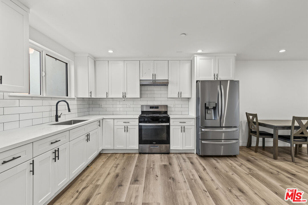 1110 W 40th Pl