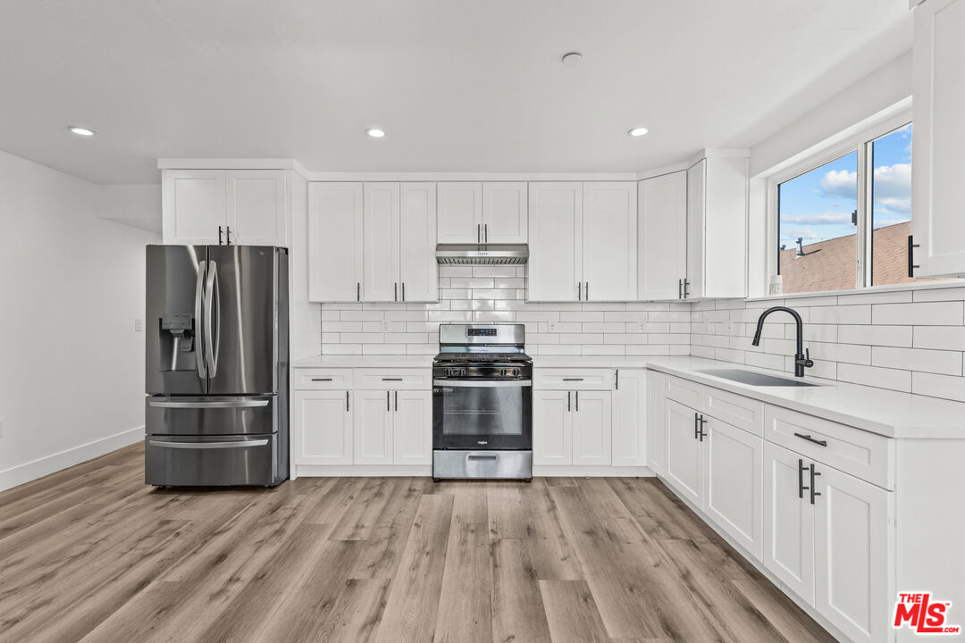 1110 W 40th Pl