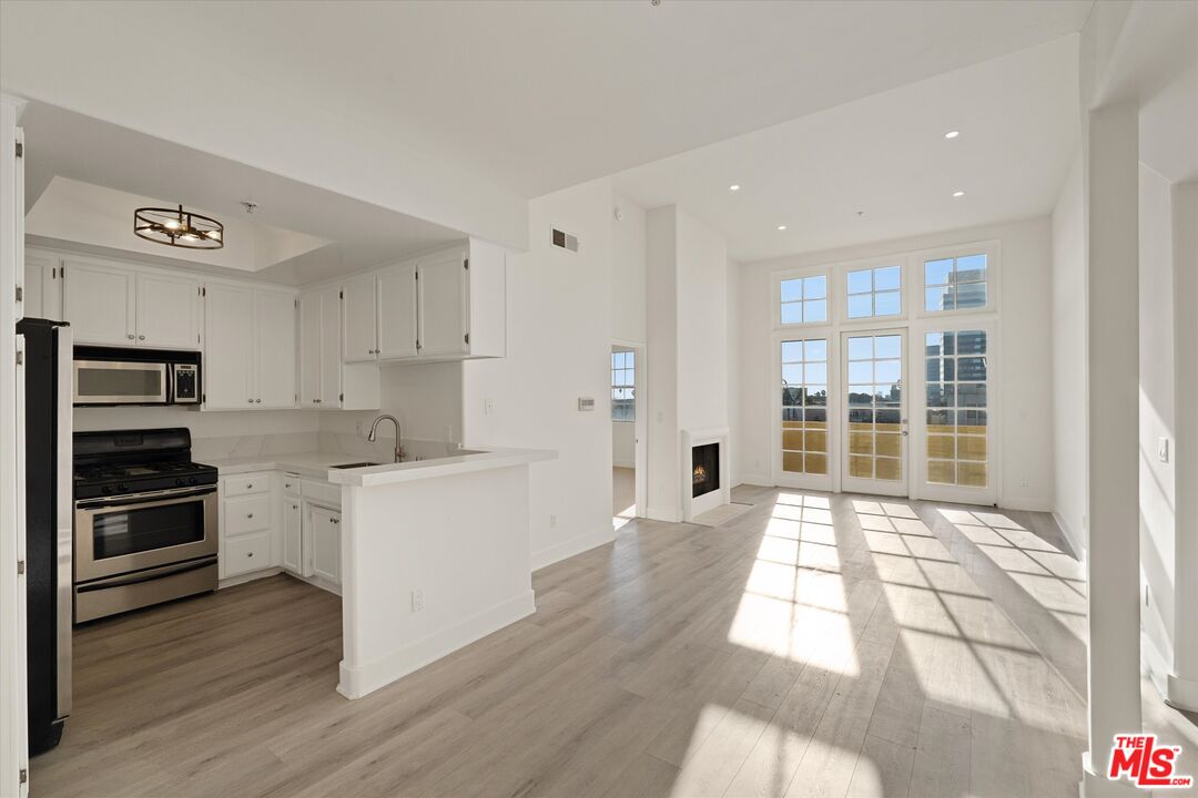 1225 Armacost Ave Unit: 304