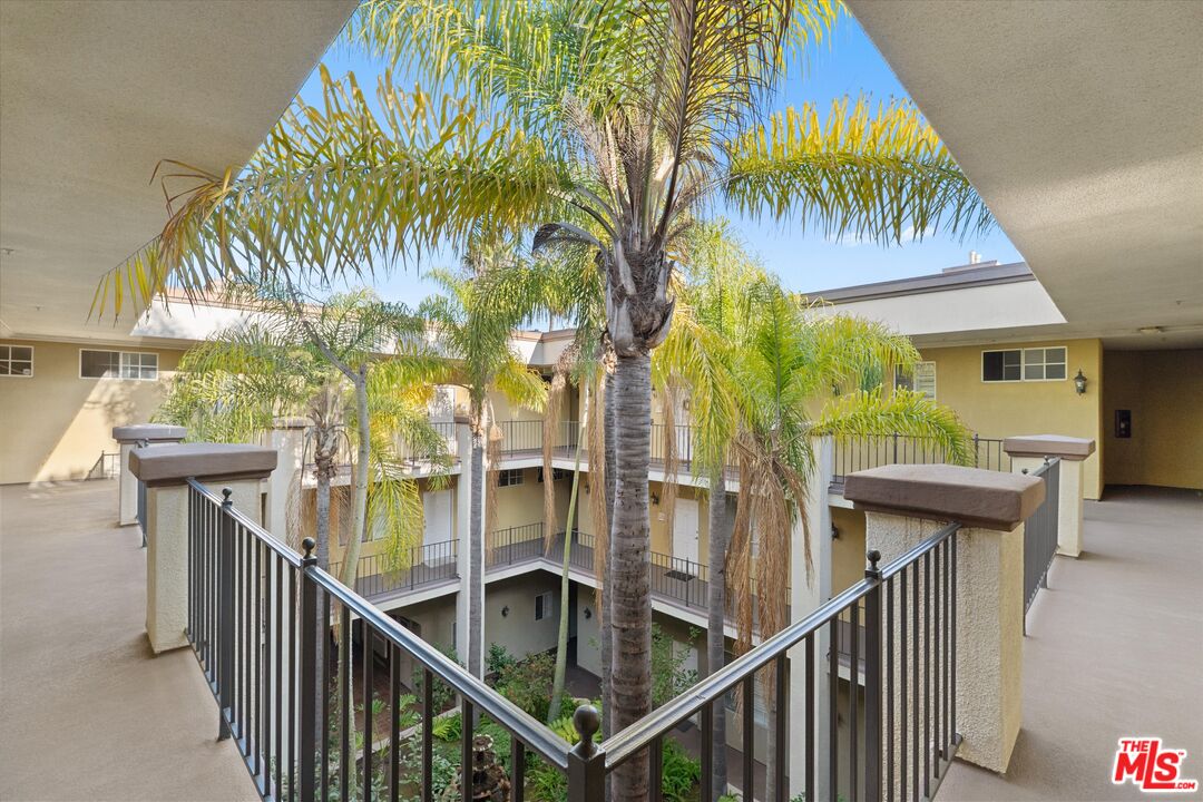 1225 Armacost Ave Unit: 304