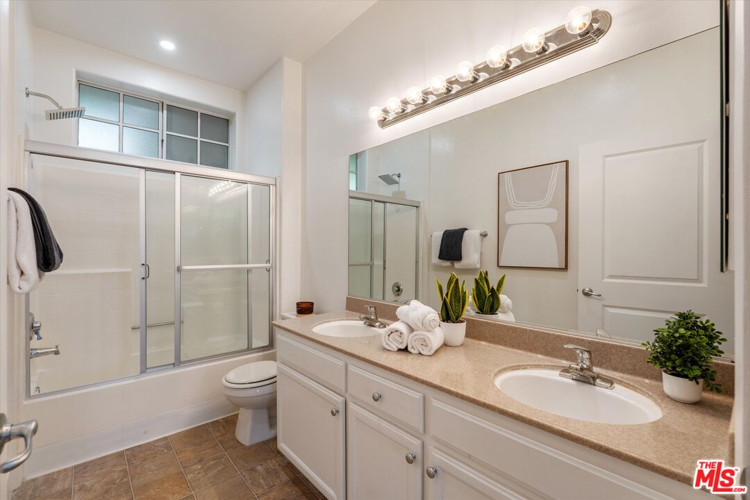 1225 Armacost Ave Unit: 304