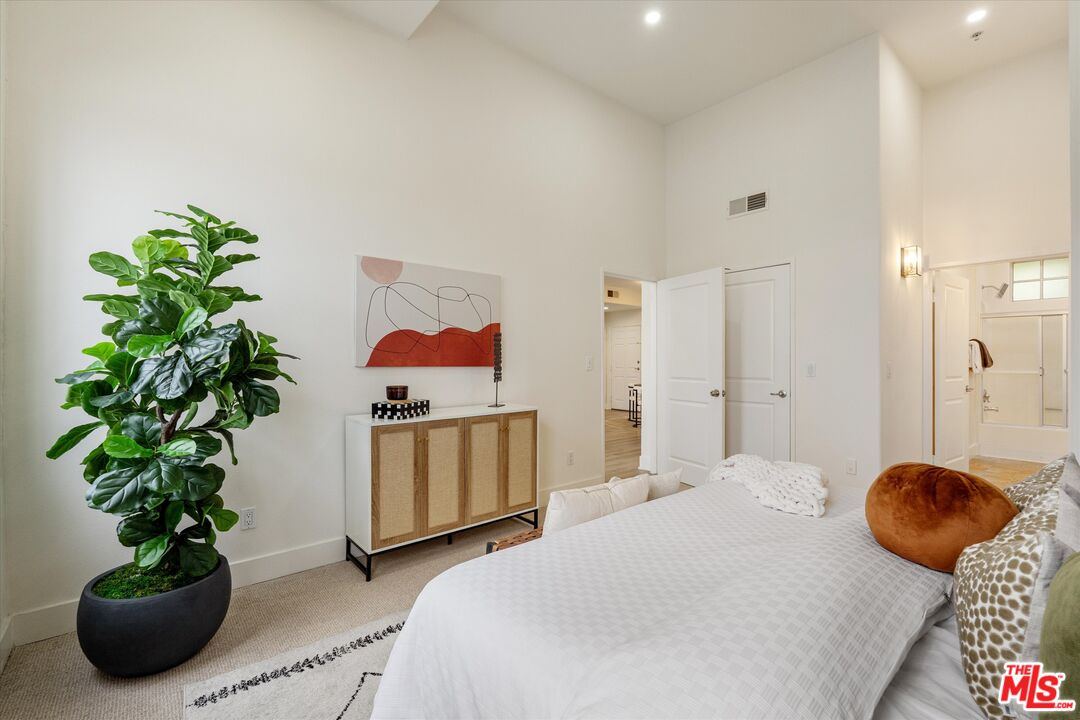 1225 Armacost Ave Unit: 304