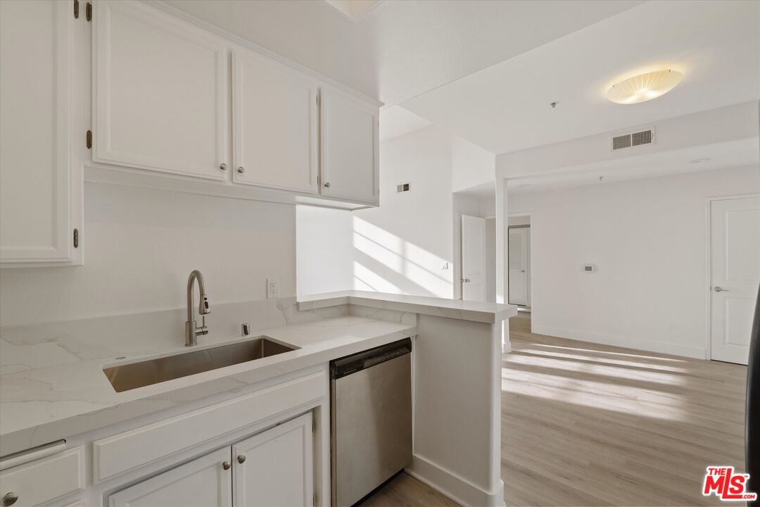 1225 Armacost Ave Unit: 304