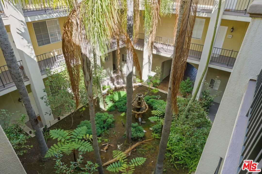 1225 Armacost Ave Unit: 304