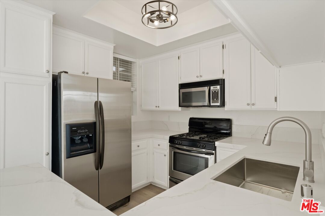 1225 Armacost Ave Unit: 304