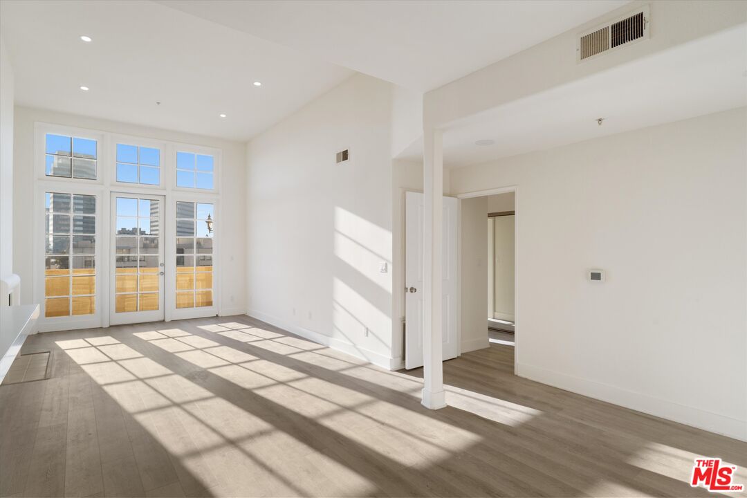 1225 Armacost Ave Unit: 304