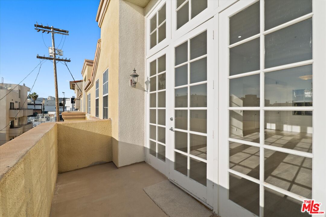 1225 Armacost Ave Unit: 304